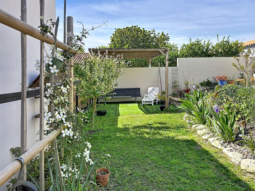 SAINT-JEAN-DE-LIVERSAY Maison de plain-pied de 2023 -107 m2 - 4 chambres - Jardin paysagé - Classe énergie A - Garage 11