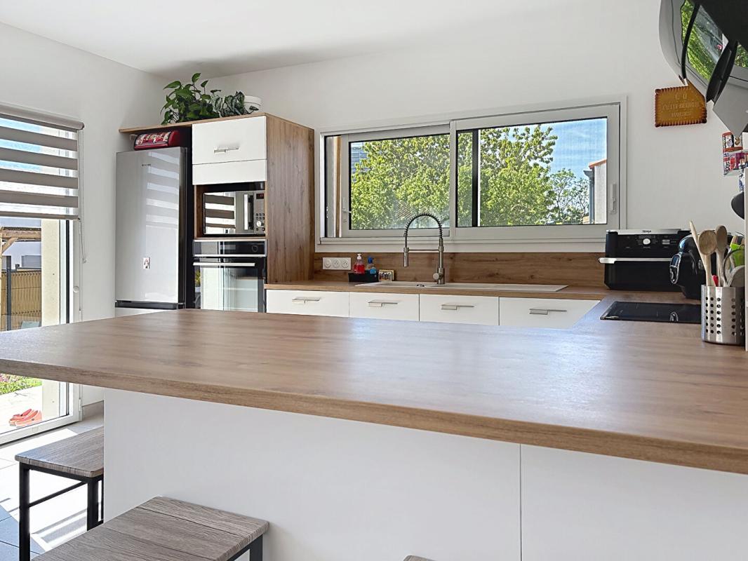 SAINT-JEAN-DE-LIVERSAY Maison de plain-pied de 2023 -107 m2 - 4 chambres - Jardin paysagé - Classe énergie A - Garage 13