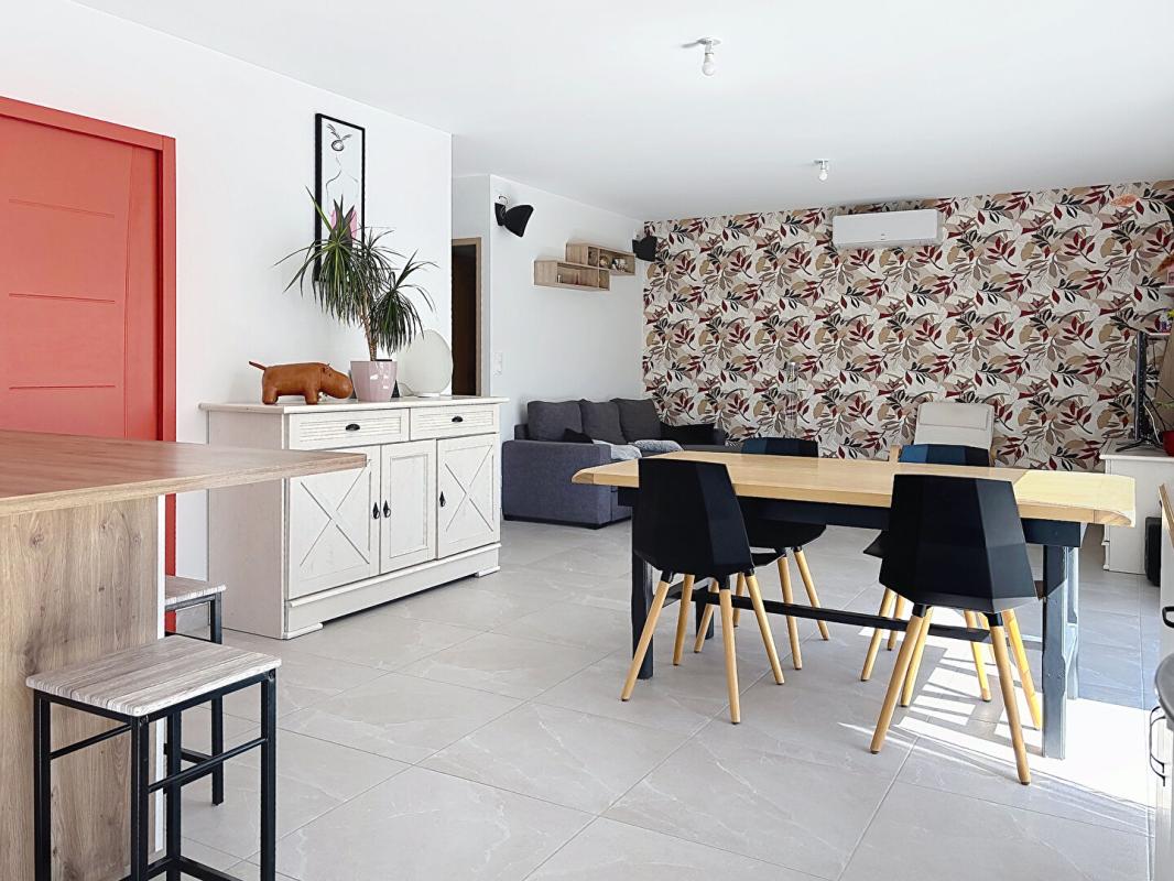 SAINT-JEAN-DE-LIVERSAY Maison de plain-pied de 2023 -107 m2 - 4 chambres - Jardin paysagé - Classe énergie A - Garage 14