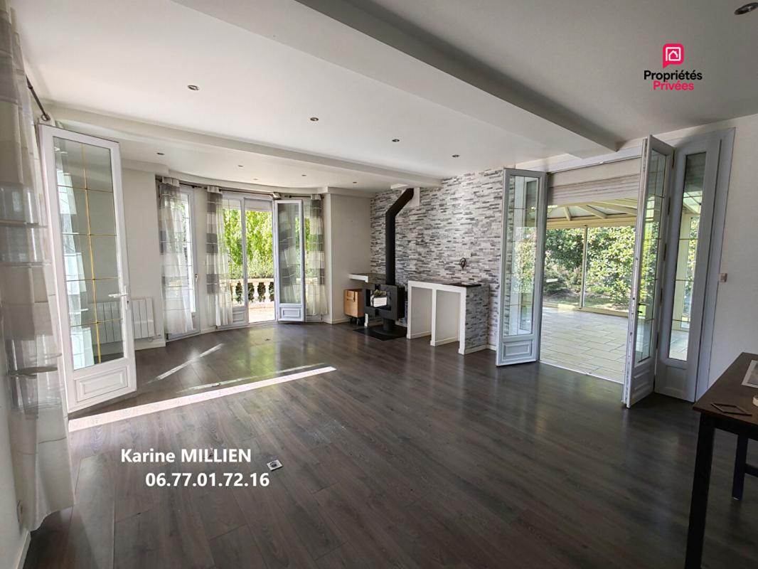 IVRY-LA-BATAILLE IVRY LA BATAILLE 27540 Maison individuelle avec véranda chauffée - 1 étage - 4 chambres - Double garage - Quart port - Piscine Hors Sol Chauffée - Terrain - 416000  HAI 8