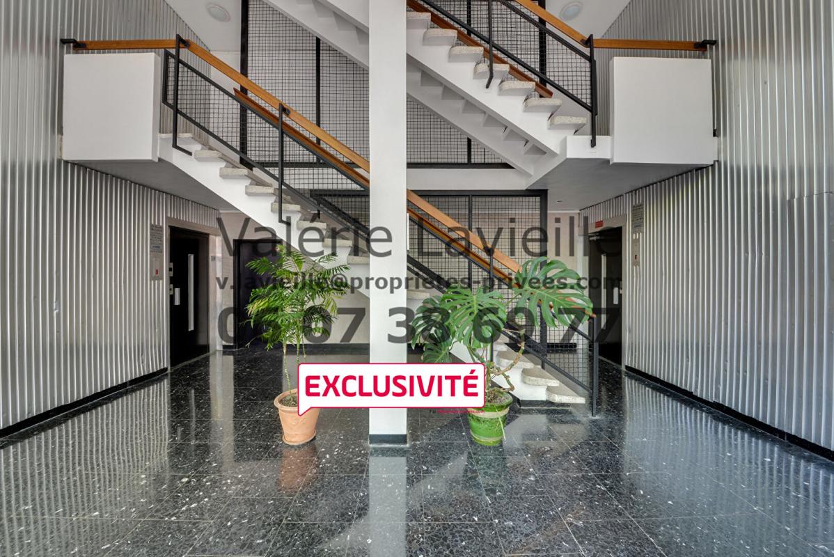 MARSEILLE-1ER-ARRONDISSEMENT Marseille (13001) - BOURSE - VIEUX PORT - T4/5 - location meublée  - 91 m2 - Vue Panoramique et balcons 17