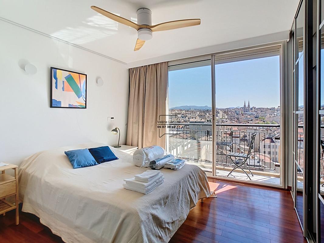 MARSEILLE-1ER-ARRONDISSEMENT Marseille (13001) - BOURSE - VIEUX PORT - T4/5 - location meublée  - 91 m2 - Vue Panoramique et balcons 8