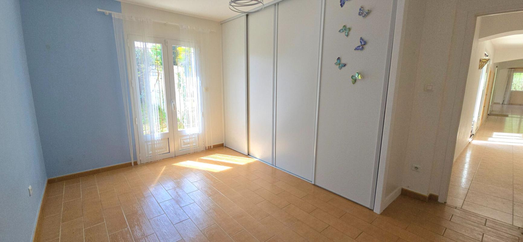 MARSAC-SUR-L'ISLE Maison individuelle de standing, avec piscine et double garage 10