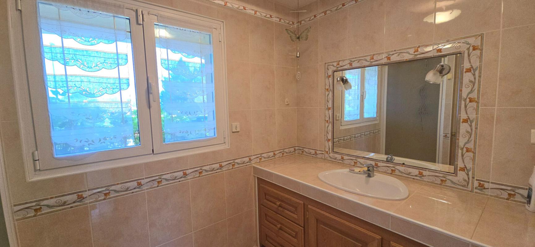 MARSAC-SUR-L'ISLE Maison individuelle de standing, avec piscine et double garage 11