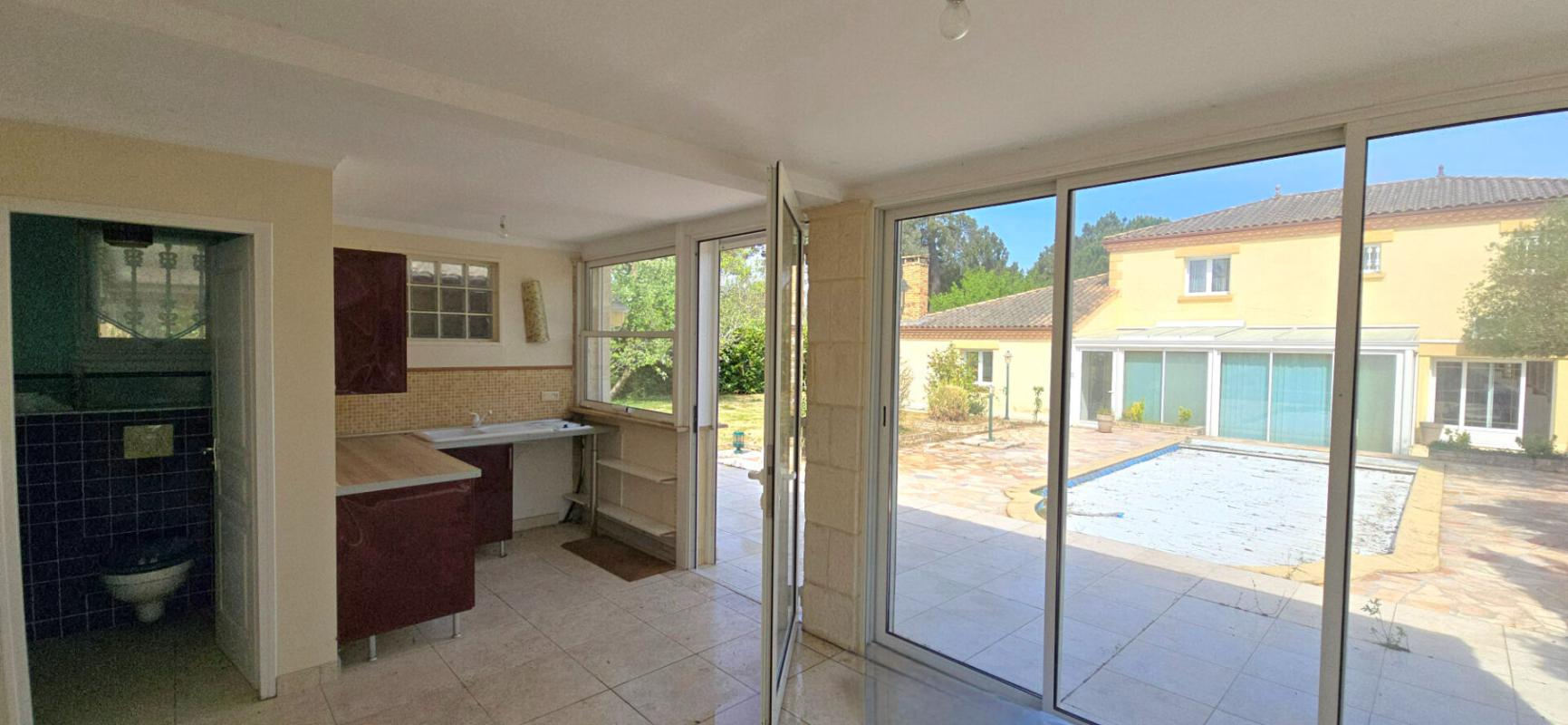 MARSAC-SUR-L'ISLE Maison individuelle de standing, avec piscine et double garage 4