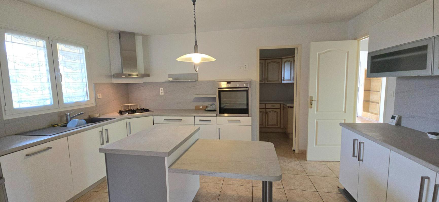 MARSAC-SUR-L'ISLE Maison individuelle de standing, avec piscine et double garage 9