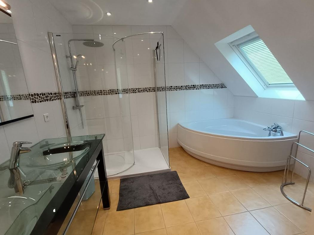 CORAY 29370 Coray maison lumineuse et moderne, 4 chambres, grand salon séjour 23 mn de Quimper 7