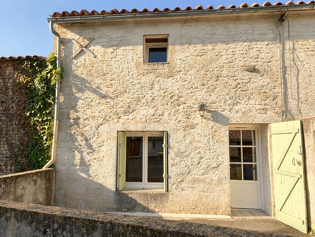 SURGERES Maison Saint Pierre La Noue 77 m2, 2 chambres, bureau garage et extérieur 1