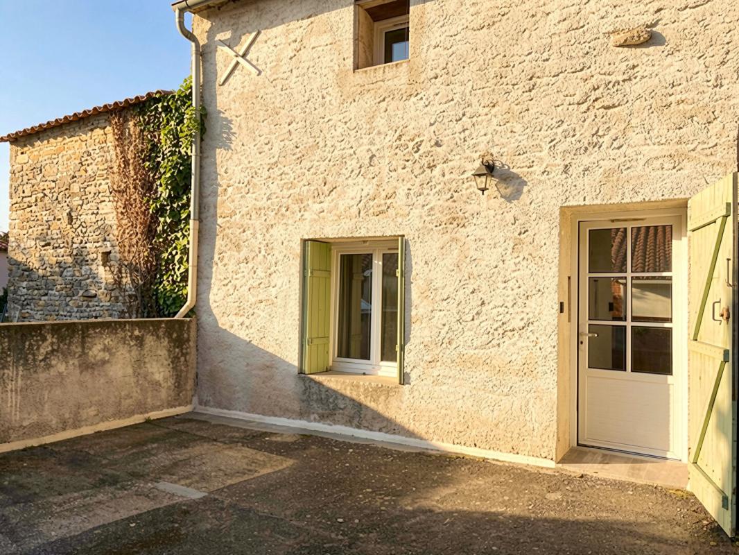 SURGERES Maison Saint Pierre La Noue 77 m2, 2 chambres, bureau garage et extérieur 10