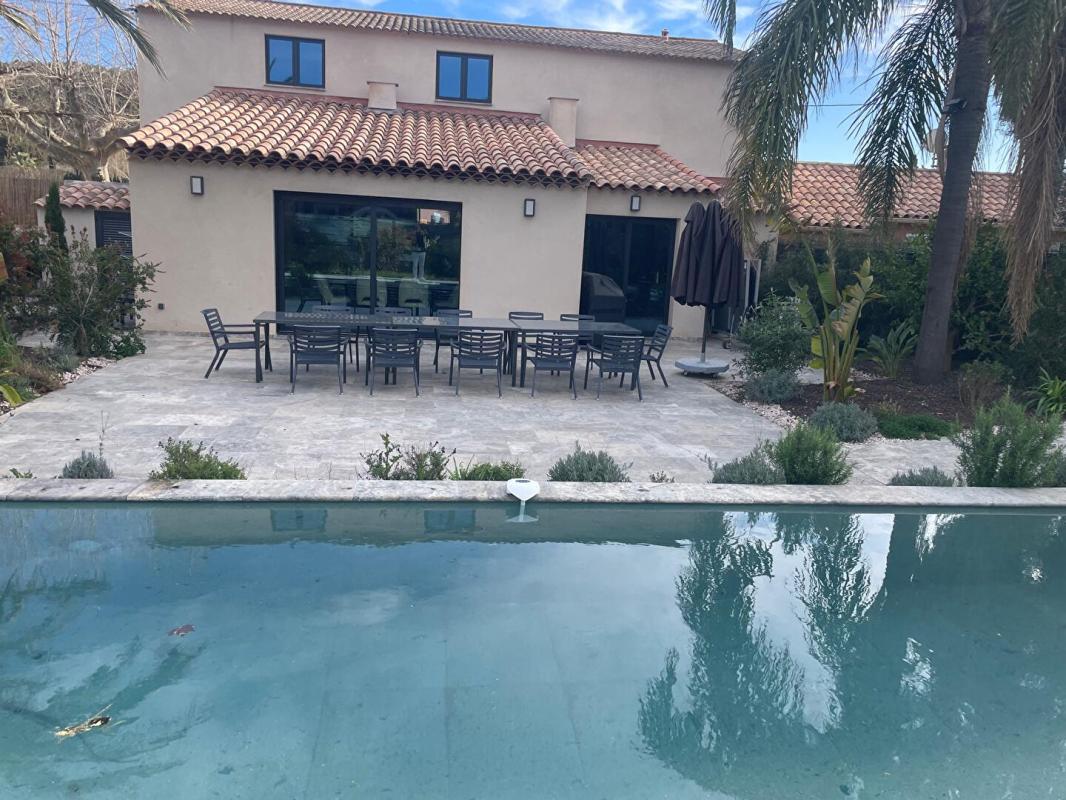 SANARY-SUR-MER Maison Sanary Sur Mer 7 pièce(s) 165 m2 A 1KLM DE LA MER 1