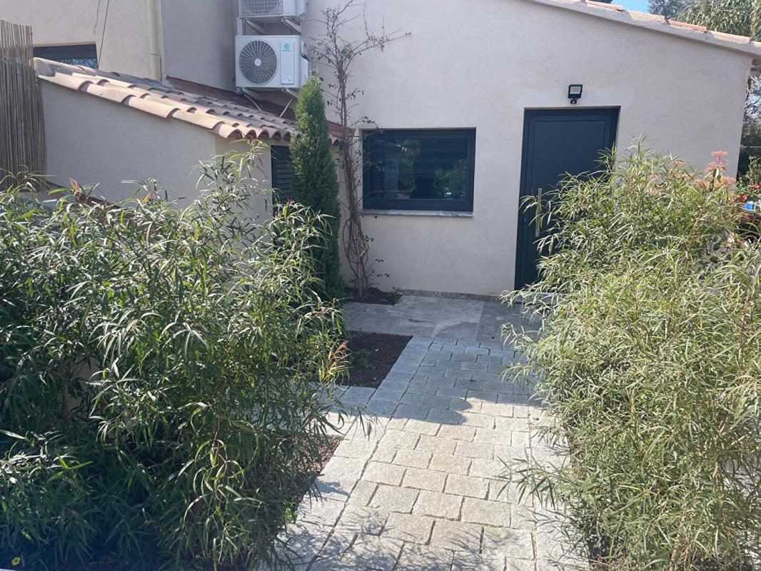 SANARY-SUR-MER Maison Sanary Sur Mer 7 pièce(s) 165 m2 A 1KLM DE LA MER 10