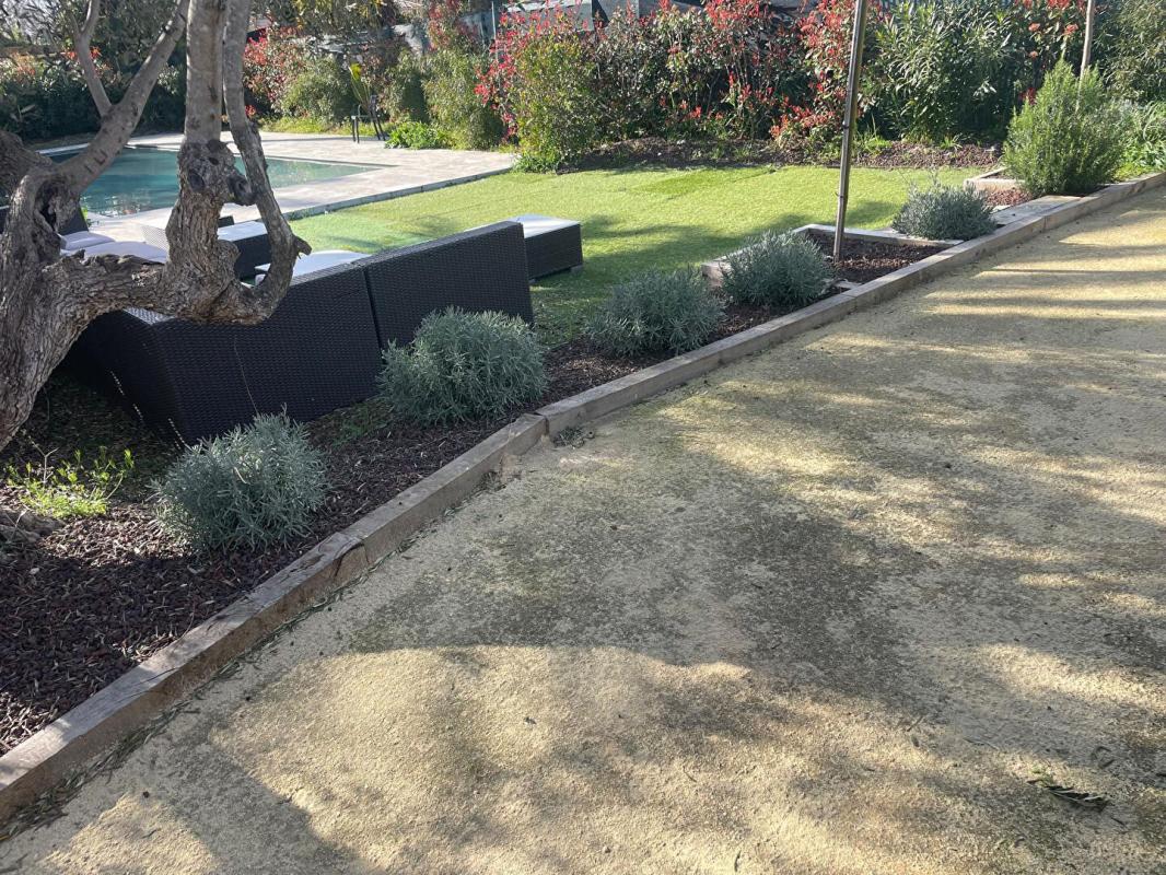 SANARY-SUR-MER Maison Sanary Sur Mer 7 pièce(s) 165 m2 A 1KLM DE LA MER 4