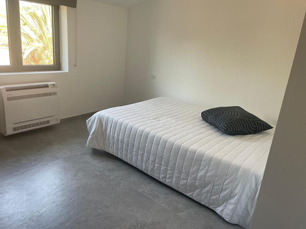 SANARY-SUR-MER Maison Sanary Sur Mer 7 pièce(s) 165 m2 A 1KLM DE LA MER 8