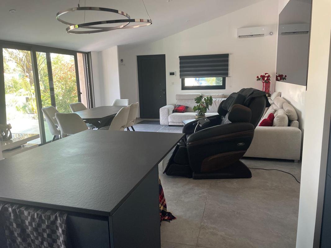 SANARY-SUR-MER Maison Sanary Sur Mer 7 pièce(s) 165 m2 A 1KLM DE LA MER 9