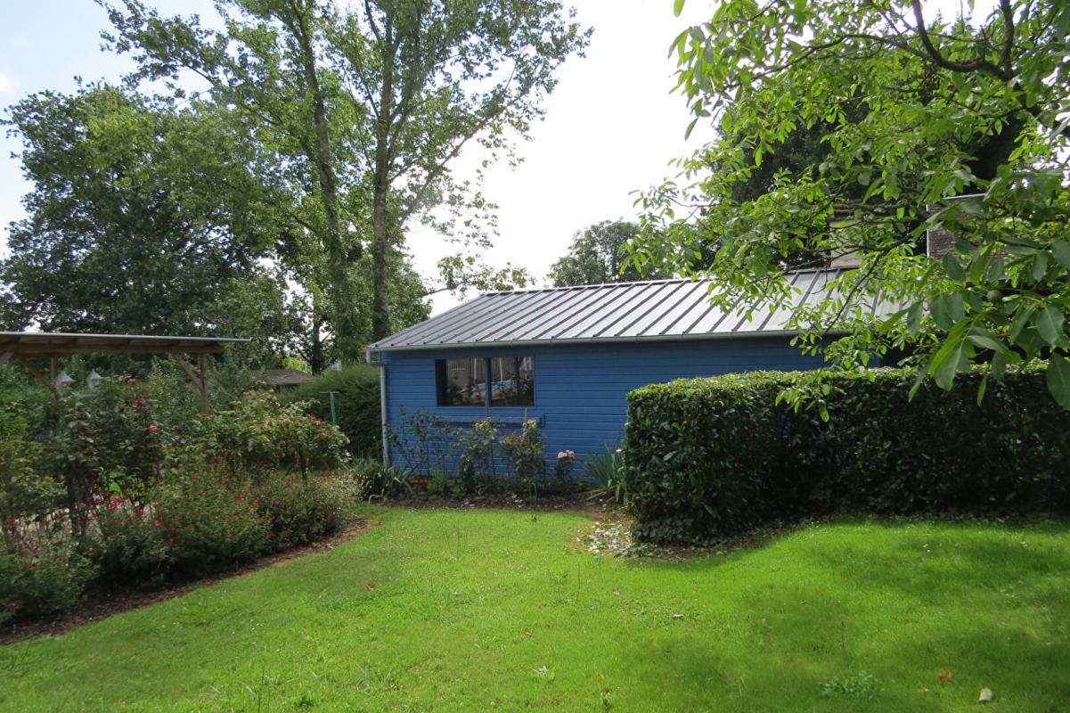 FONTENAY-LE-COMTE Maison de famille de caractère, jardin et piscine 17