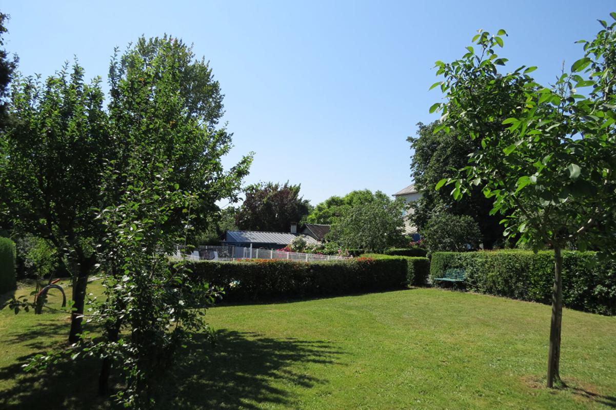FONTENAY-LE-COMTE Maison de famille de caractère, jardin et piscine 18