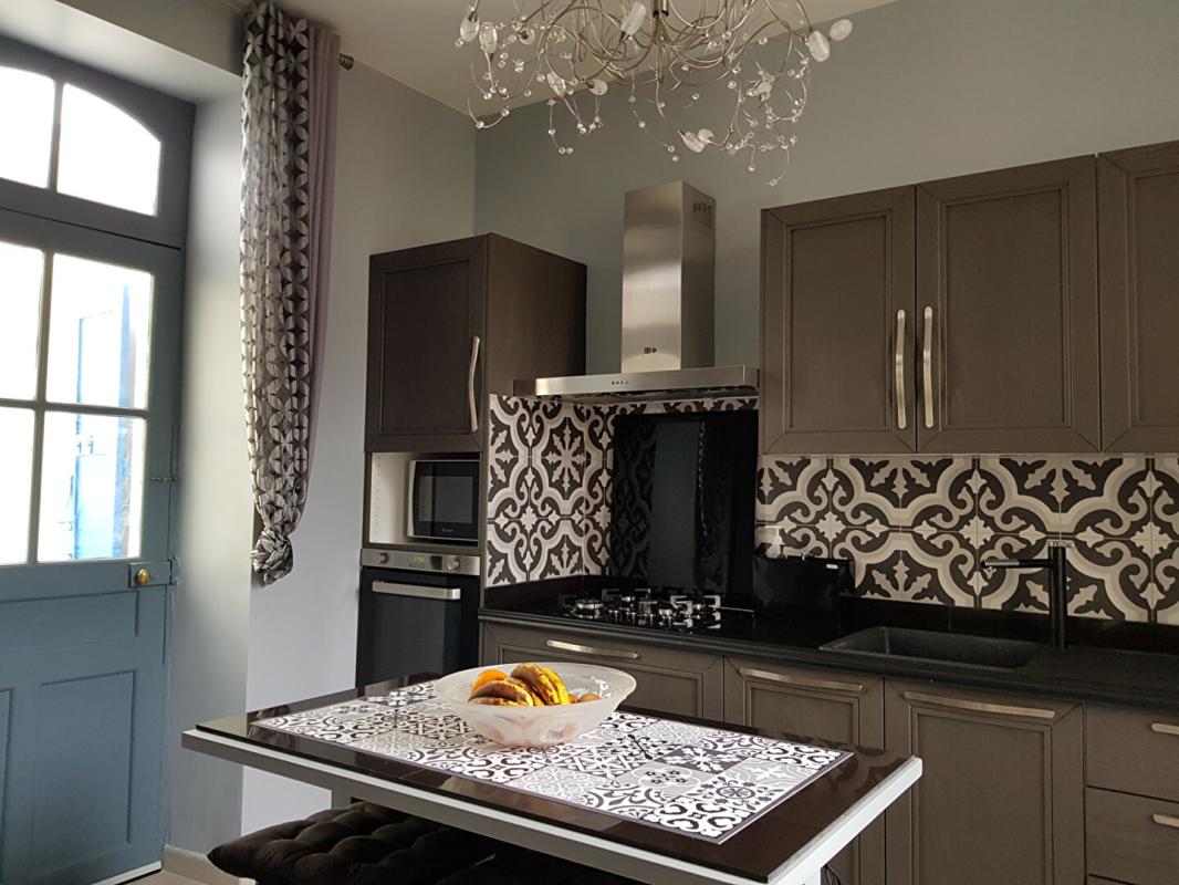 FONTENAY-LE-COMTE Maison de famille de caractère, jardin et piscine 7