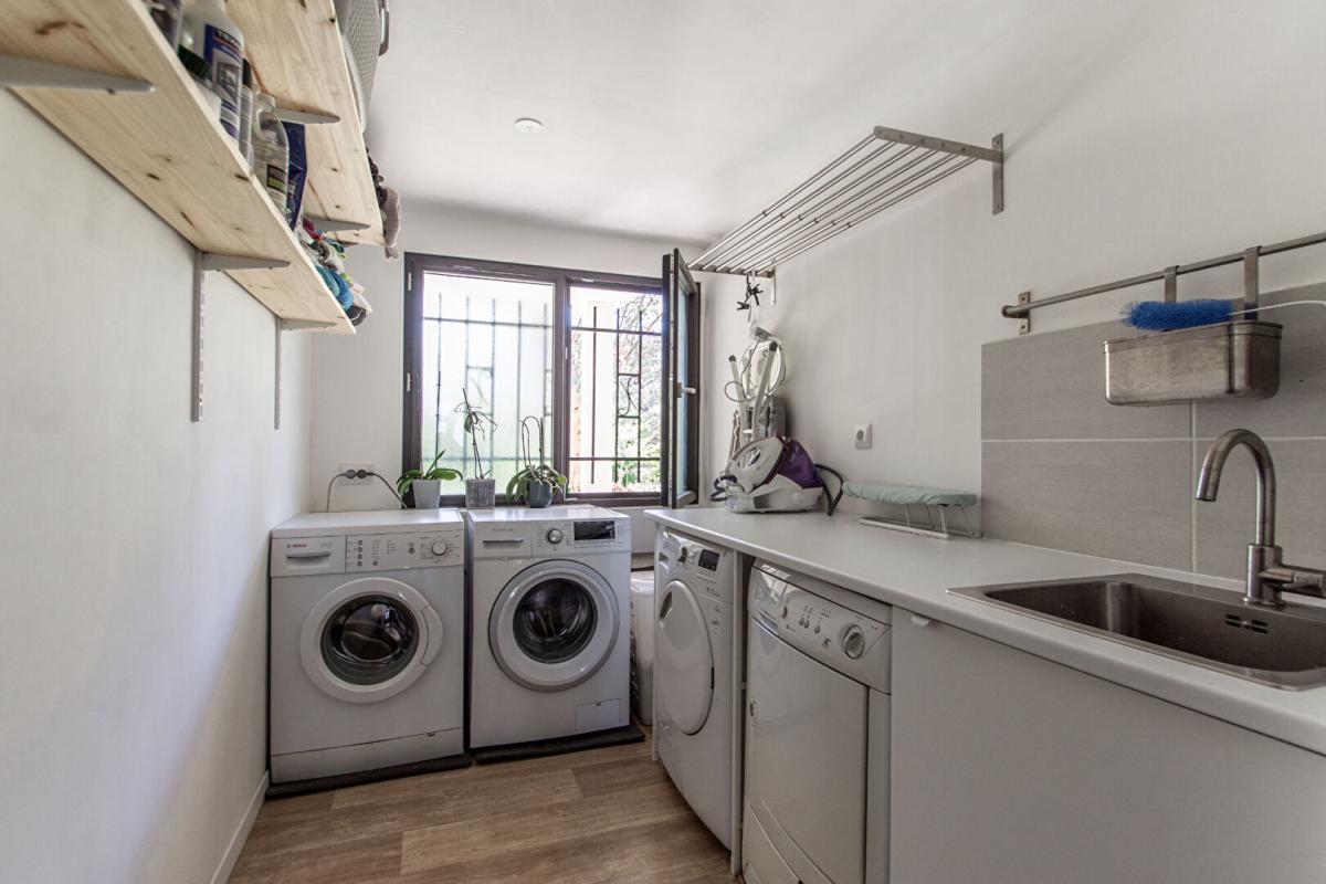 SAINTE-GENEVIEVE-DES-BOIS Maison Sainte Genevieve Des Bois 7 pièce(s) 138 m2 hab - 152 m² au sol 14