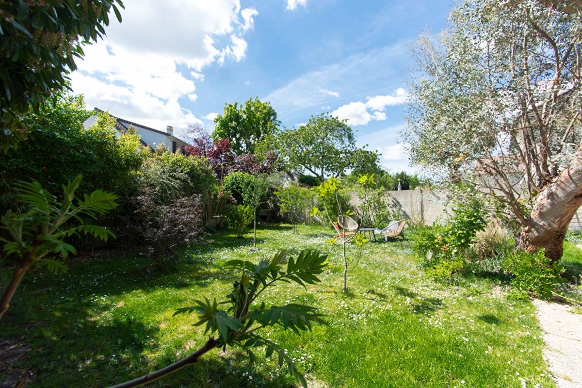 SAINTE-GENEVIEVE-DES-BOIS Maison Sainte Genevieve Des Bois 7 pièce(s) 138 m2 hab - 152 m² au sol 16