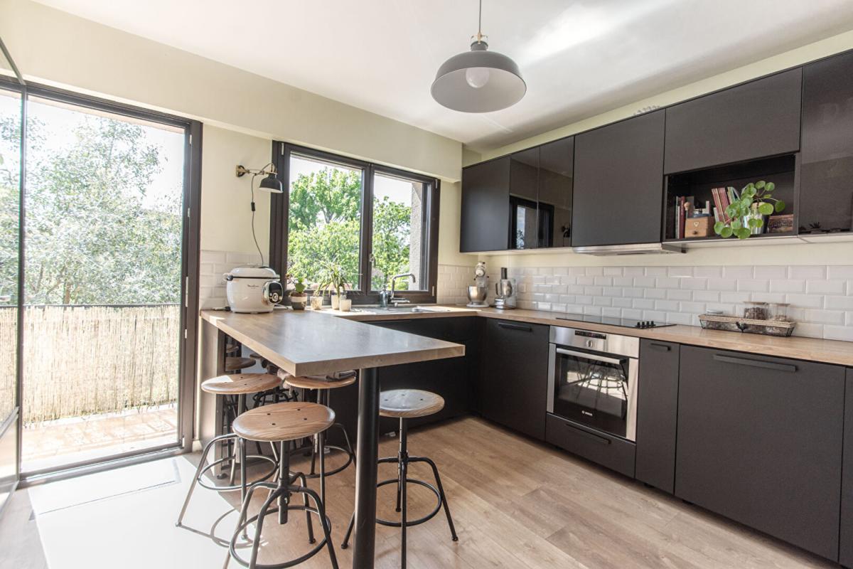 SAINTE-GENEVIEVE-DES-BOIS Maison Sainte Genevieve Des Bois 7 pièce(s) 138 m2 hab - 152 m² au sol 7