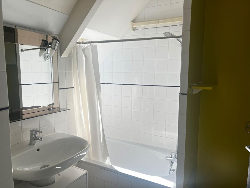 VANNES T2 dernier étage - Idéal investissement locatif - Proximité pôle étudiant 5