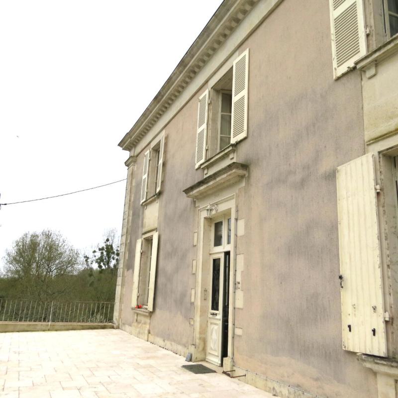 FONTENAY-LE-COMTE MAISON de Maîtres,  Charme et authenticité 17