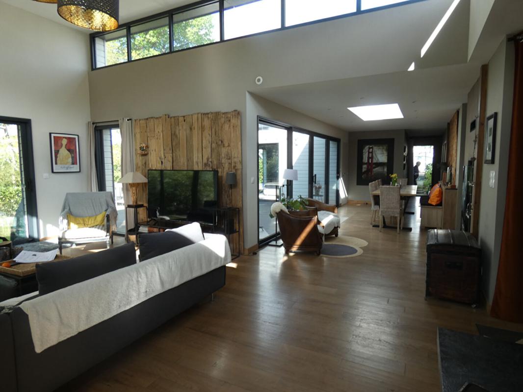 SAINT-PIERRE-DE-PLESGUEN Magnifique maison d'architecte de 150m2 avec son gîte de 53m2, sur un terrain de 2 369m2 11
