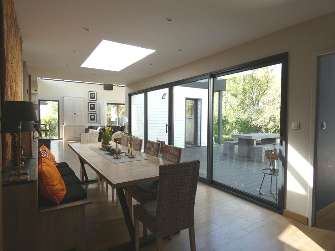 SAINT-PIERRE-DE-PLESGUEN Magnifique maison d'architecte de 150m2 avec son gîte de 53m2, sur un terrain de 2 369m2 5