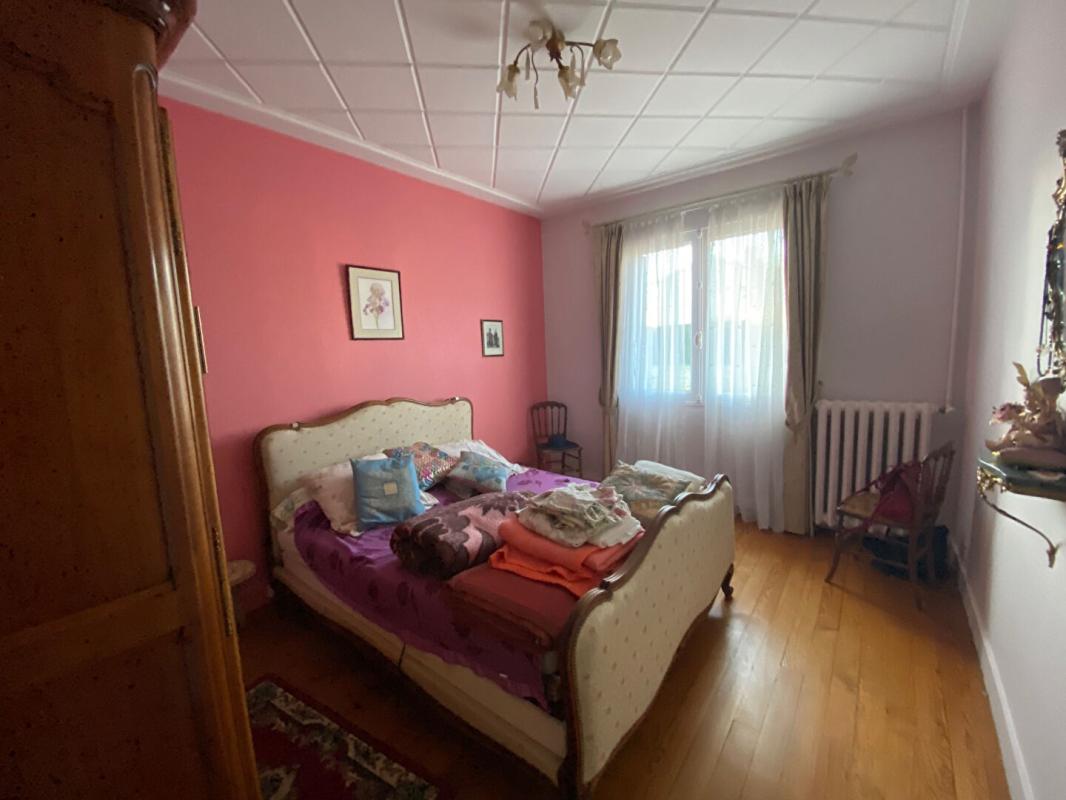 SAINTES EXCLUSIVITE Maison de  5 pièces  avec dépendance/ local d'activité  de  3 pièces de 55 m2 10