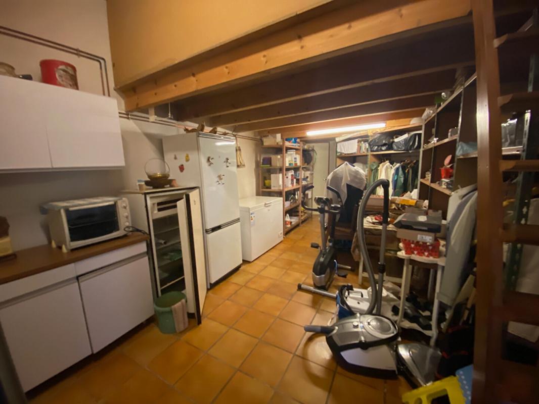 SAINTES EXCLUSIVITE Maison de  5 pièces  avec dépendance/ local d'activité  de  3 pièces de 55 m2 13