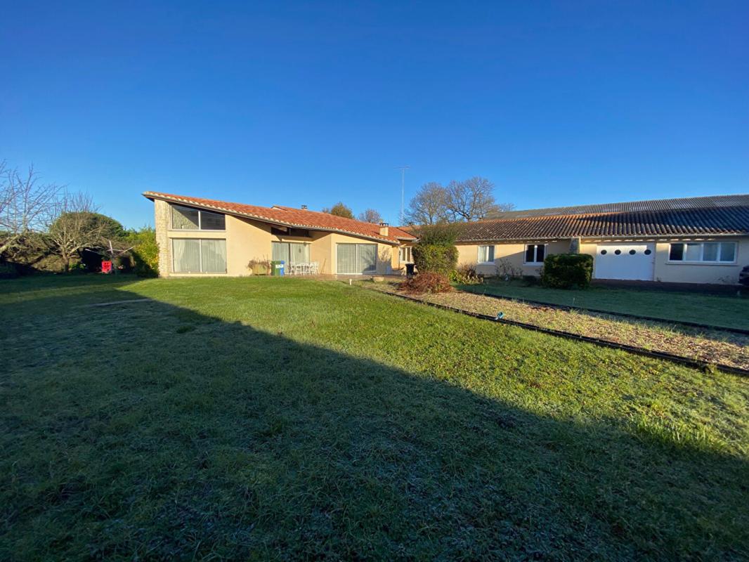 SAINTES EXCLUSIVITE Maison de  5 pièces  avec dépendance/ local d'activité  de  3 pièces de 55 m2 15