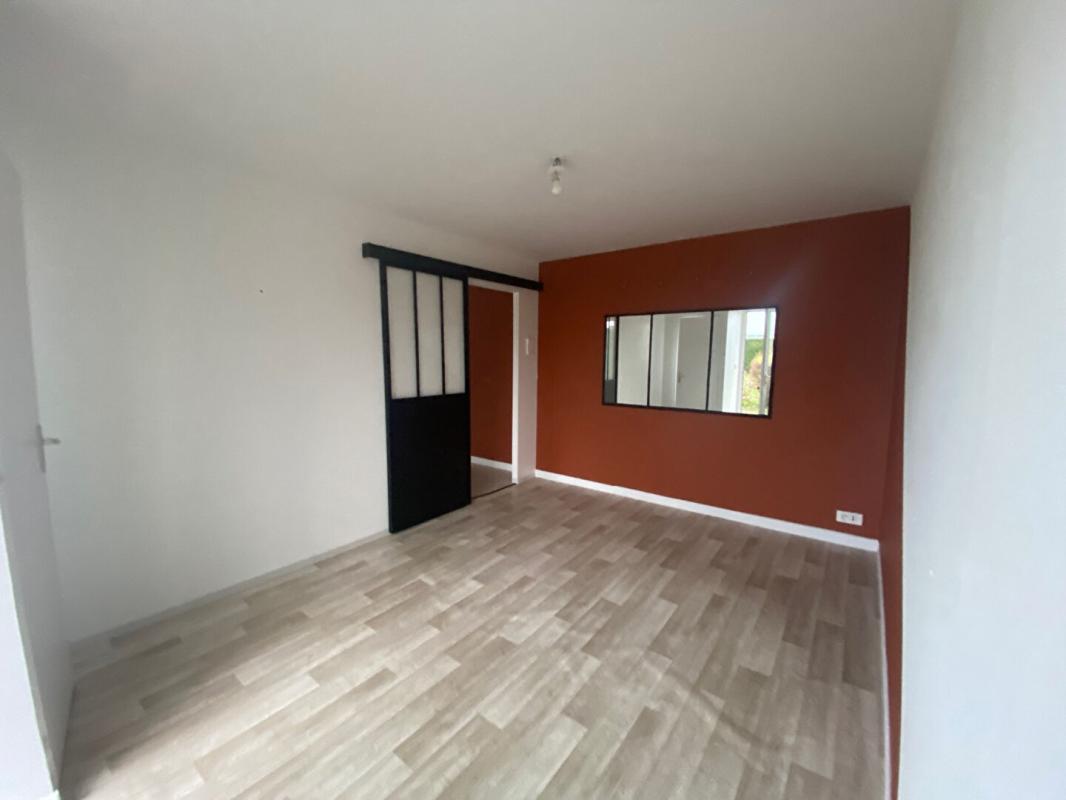 SAINTES EXCLUSIVITE Maison de  5 pièces  avec dépendance/ local d'activité  de  3 pièces de 55 m2 17