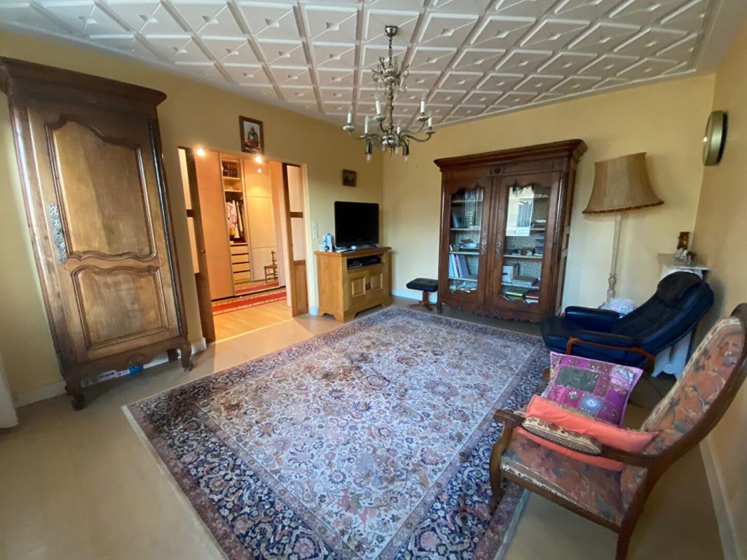 SAINTES EXCLUSIVITE Maison de  5 pièces  avec dépendance/ local d'activité  de  3 pièces de 55 m2 8