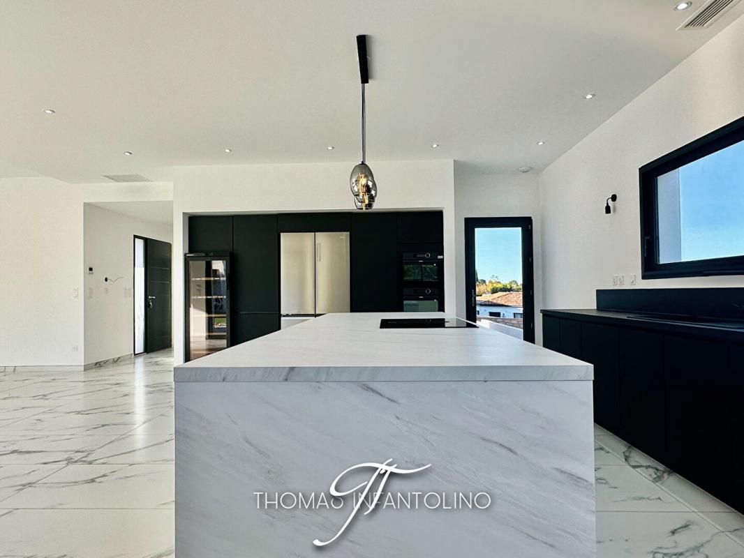 LAVALETTE VILLA D'ARCHITECTE 175 M2 - PISCINE - VUE MONTAGNE NOIRE - GARAGE 12