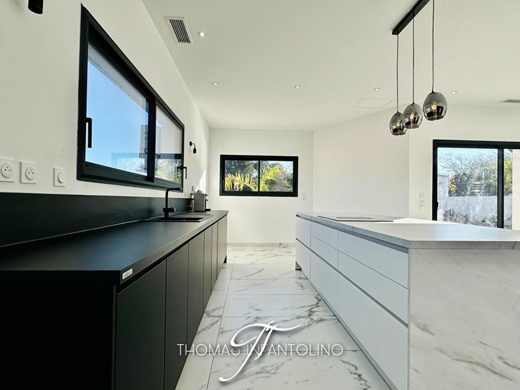 LAVALETTE VILLA D'ARCHITECTE 175 M2 - PISCINE - VUE MONTAGNE NOIRE - GARAGE 8