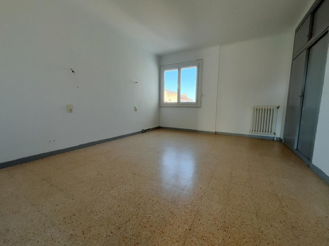 PERPIGNAN Charmant appartement de type T3/T4 de 106 m² très spacieux avec balcon au 2 ème étage sans ascenseur 10