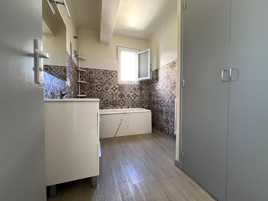 PERPIGNAN Charmant appartement de type T3/T4 de 106 m² très spacieux avec balcon au 2 ème étage sans ascenseur 11