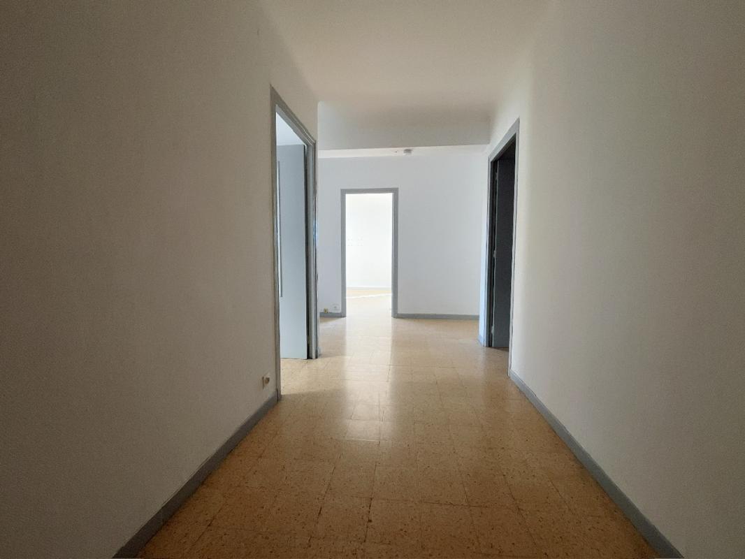 PERPIGNAN Charmant appartement de type T3/T4 de 106 m² très spacieux avec balcon au 2 ème étage sans ascenseur 13
