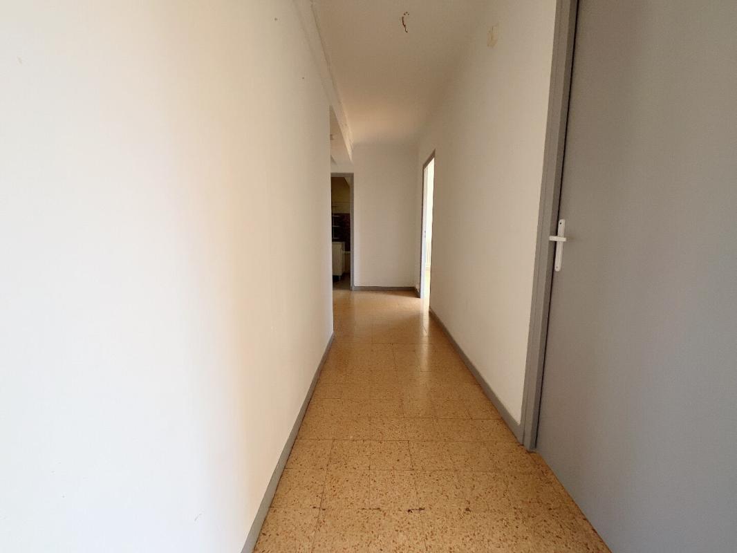 PERPIGNAN Charmant appartement de type T3/T4 de 106 m² très spacieux avec balcon au 2 ème étage sans ascenseur 15