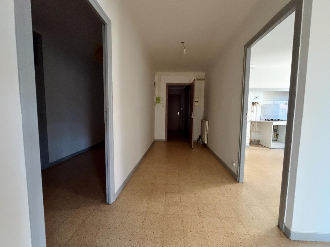 PERPIGNAN Charmant appartement de type T3/T4 de 106 m² très spacieux avec balcon au 2 ème étage sans ascenseur 7