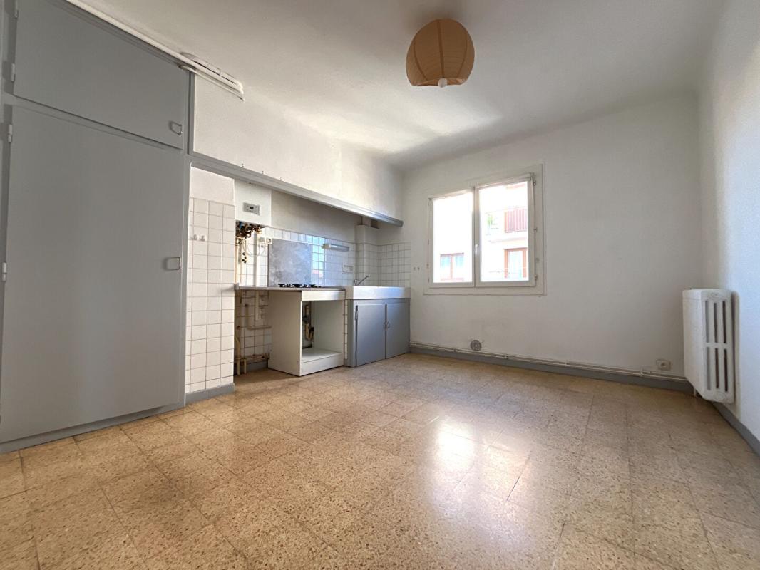 PERPIGNAN Charmant appartement de type T3/T4 de 106 m² très spacieux avec balcon au 2 ème étage sans ascenseur 8