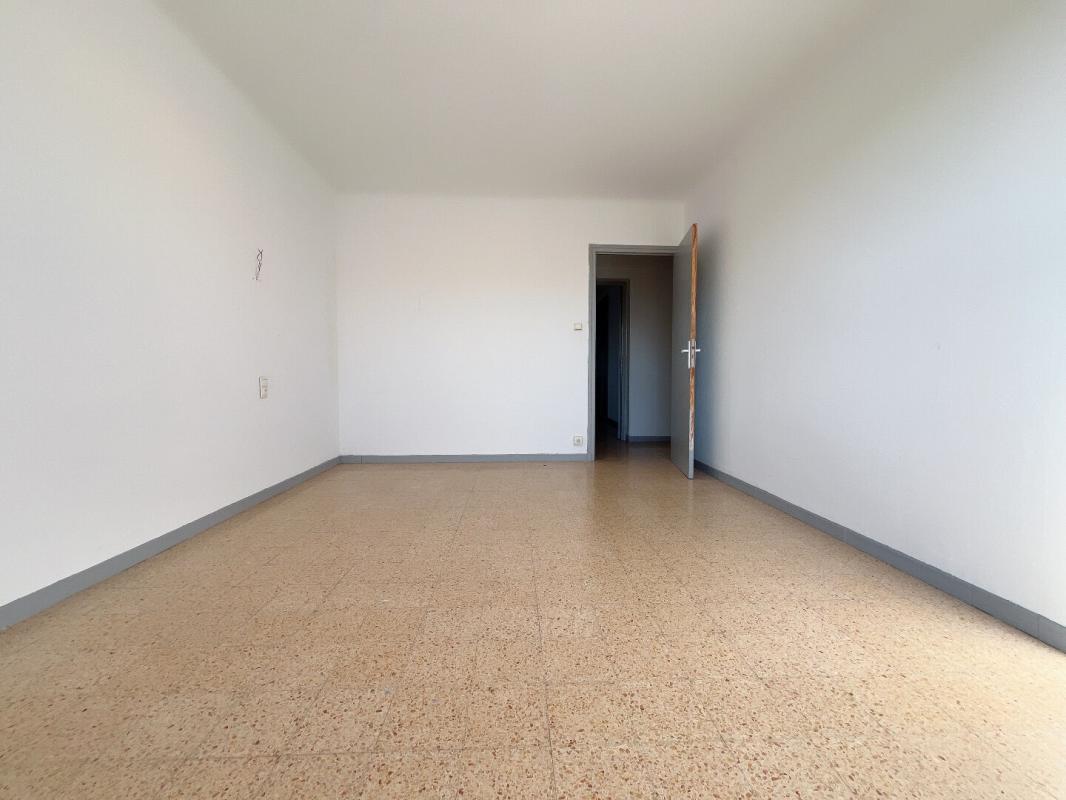 PERPIGNAN Charmant appartement de type T3/T4 de 106 m² très spacieux avec balcon au 2 ème étage sans ascenseur 9