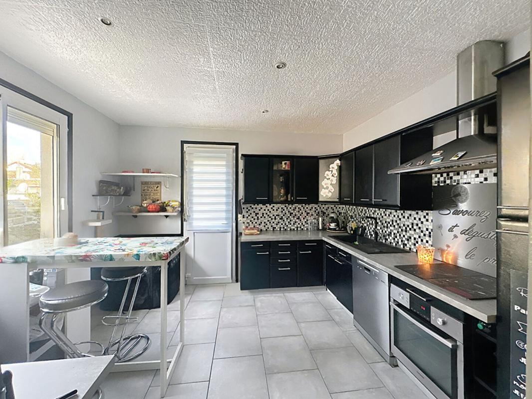 SAINT-ARNOULT Maison de plain pied , avec appartement proche commerces - 224 m² au sol 7