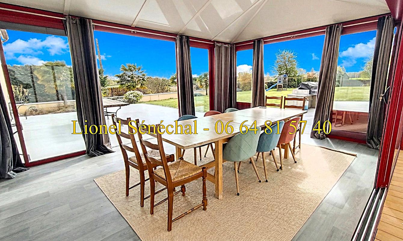 SAVIGNE-L'EVEQUE Longère lumineuse entièrement rénovée et peu énergivore de 250 m2 au sol avec son superbe espace piscine couvert sur une une parcelle de plus de 3 000 m2 avec vue sur la campagne 10