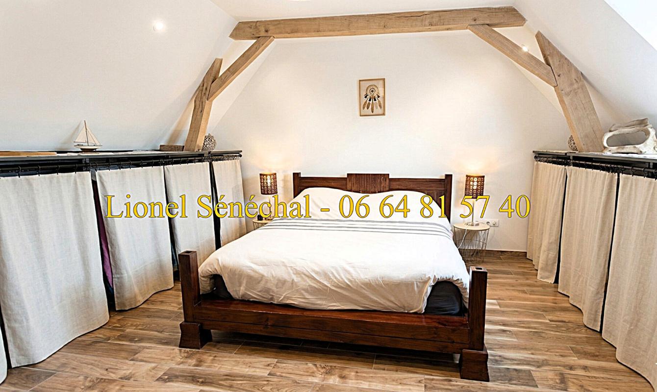 SAVIGNE-L'EVEQUE Longère lumineuse entièrement rénovée et peu énergivore de 250 m2 au sol avec son superbe espace piscine couvert sur une une parcelle de plus de 3 000 m2 avec vue sur la campagne 11