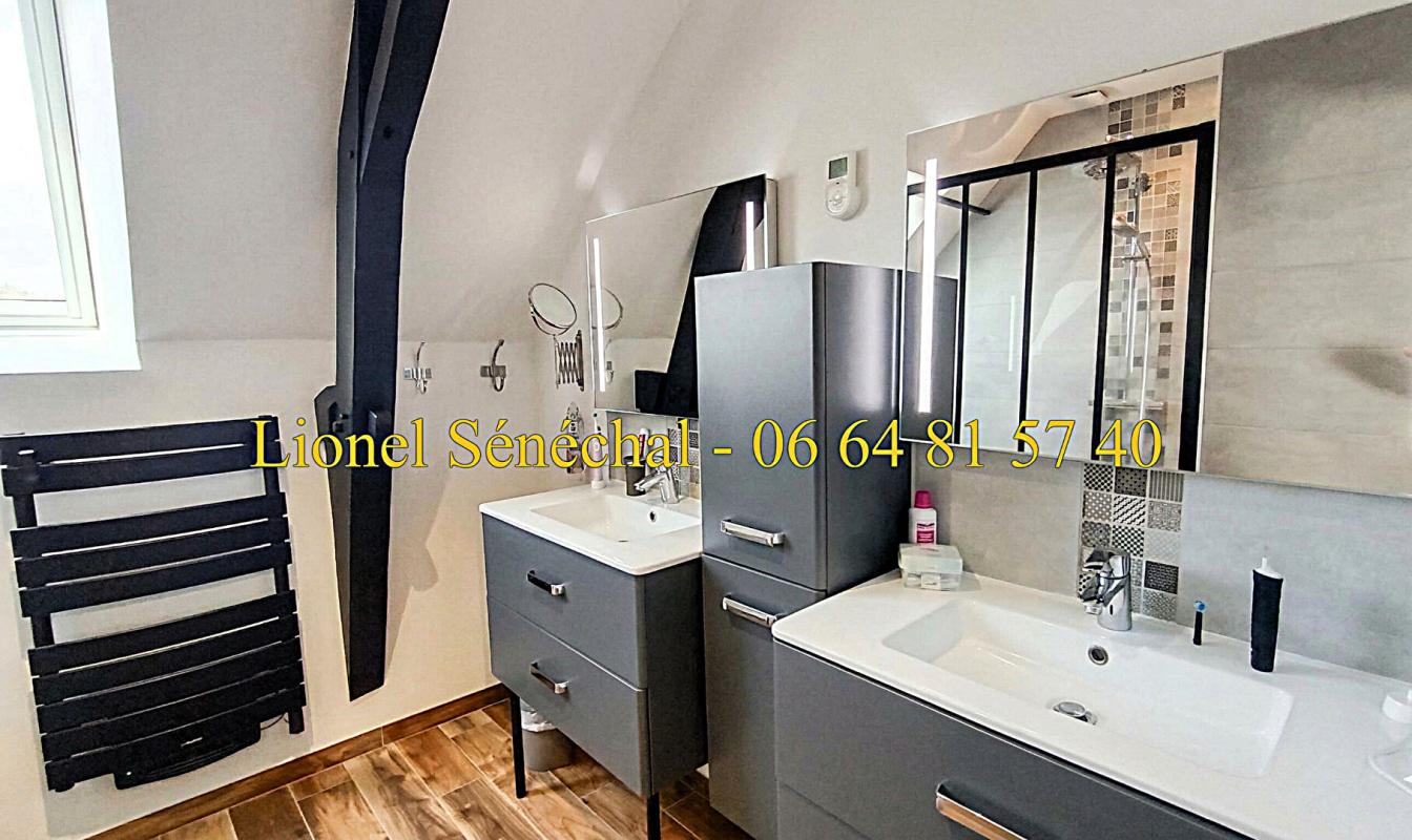 SAVIGNE-L'EVEQUE Longère lumineuse entièrement rénovée et peu énergivore de 250 m2 au sol avec son superbe espace piscine couvert sur une une parcelle de plus de 3 000 m2 avec vue sur la campagne 15