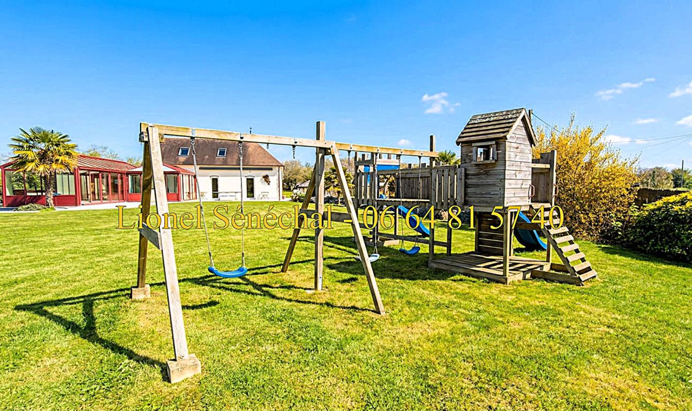 SAVIGNE-L'EVEQUE Longère lumineuse entièrement rénovée et peu énergivore de 250 m2 au sol avec son superbe espace piscine couvert sur une une parcelle de plus de 3 000 m2 avec vue sur la campagne 17