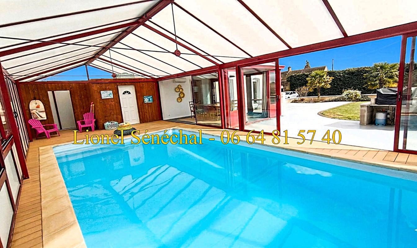 SAVIGNE-L'EVEQUE Longère lumineuse entièrement rénovée et peu énergivore de 250 m2 au sol avec son superbe espace piscine couvert sur une une parcelle de plus de 3 000 m2 avec vue sur la campagne 5