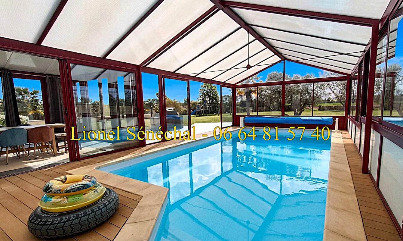 SAVIGNE-L'EVEQUE Longère lumineuse entièrement rénovée et peu énergivore de 250 m2 au sol avec son superbe espace piscine couvert sur une une parcelle de plus de 3 000 m2 avec vue sur la campagne 6