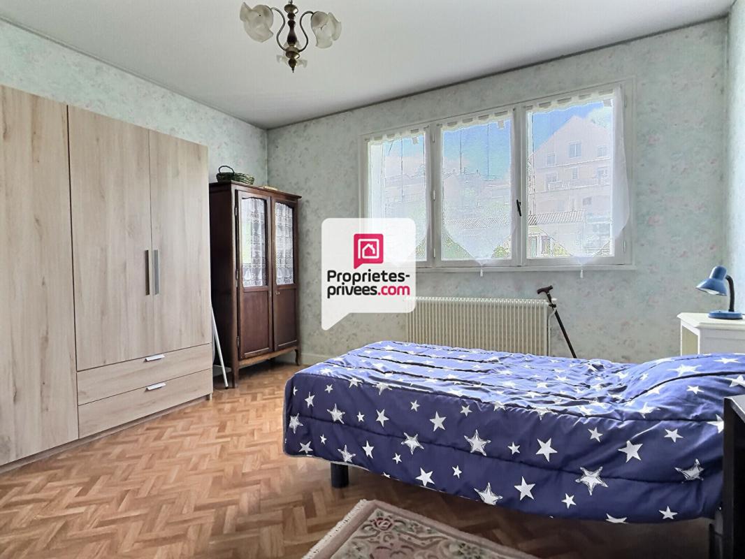 PERIGUEUX Appartement T4 d'env. 111m2 avec 3 ch., ascenseur et parking couvert dans secteur prisé sur PERIGUEUX (24000) 7